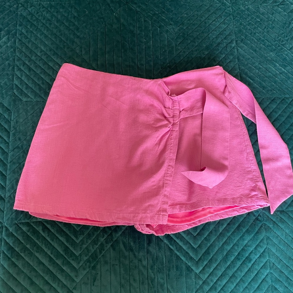 Pink lily skort size medium.